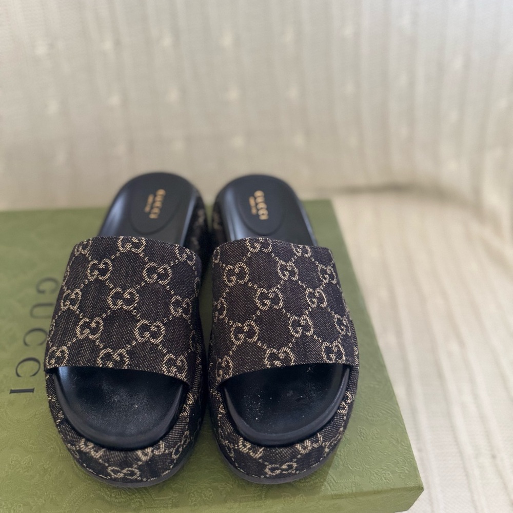 Gucci Black and Brown Logo Slide Sandals
